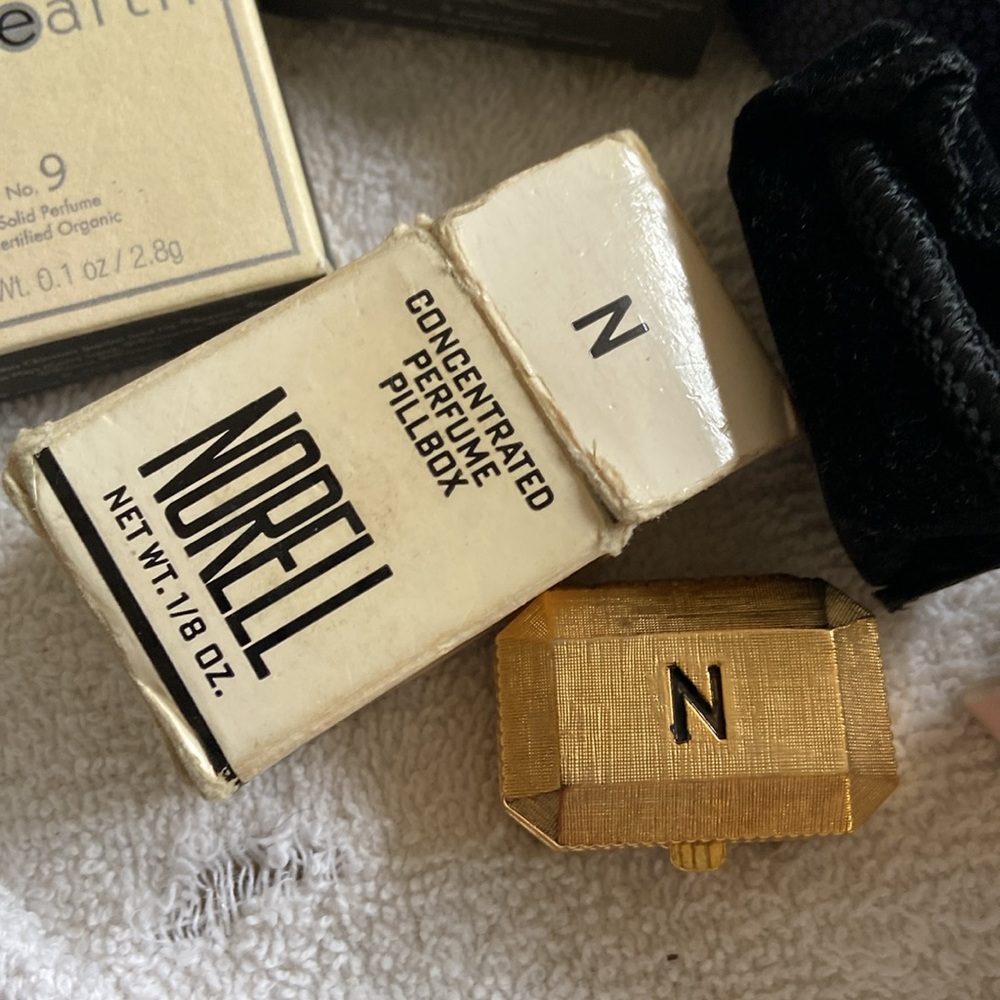 Assorted Compact Collection - Picture 8 of 9
